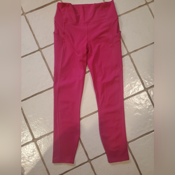 Fabletics Oasis High-Waisted 7/8 Leggings - Picture 5 of 11